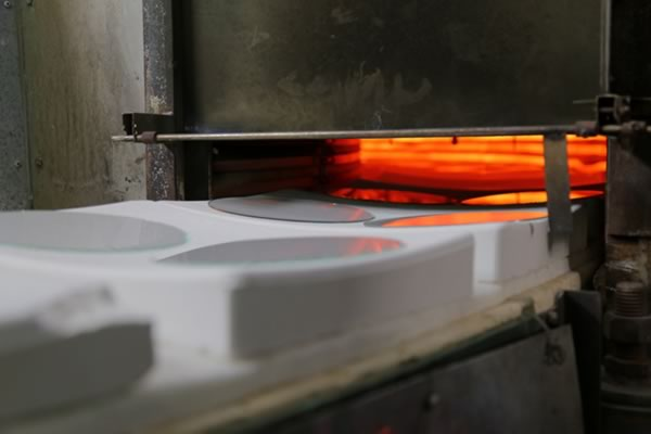 Glass bead annealing heater